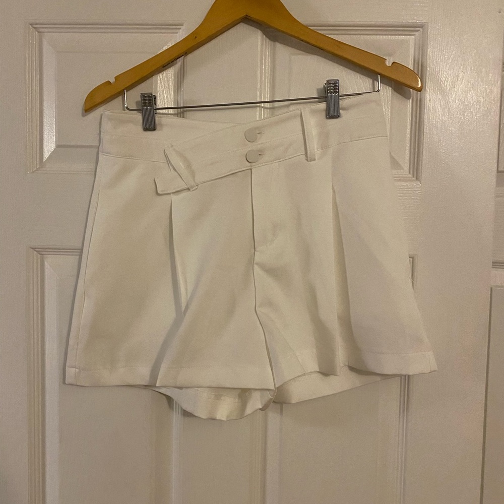Chic High Waist White Women's Shorts